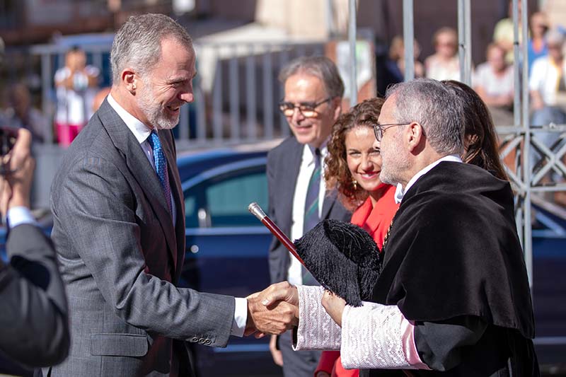 King Felipe VI of Spain shaking hands with University of Cantabria's Rector Ángel Pazos